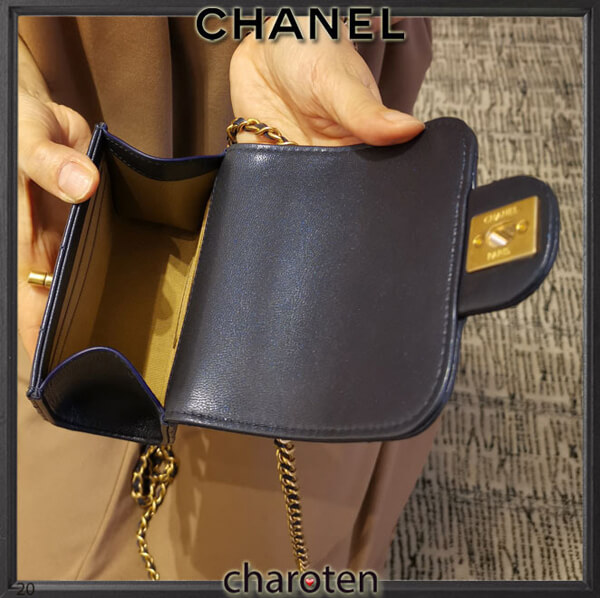 シャネルコピー パールが超エレ女最新作チェーンクラッチ